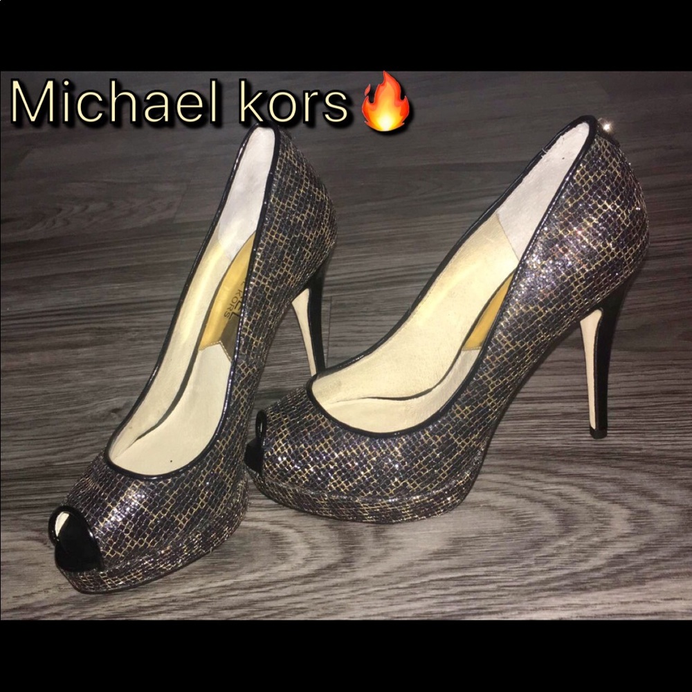 Michael kors peep toe pumps. NWT. Size 5